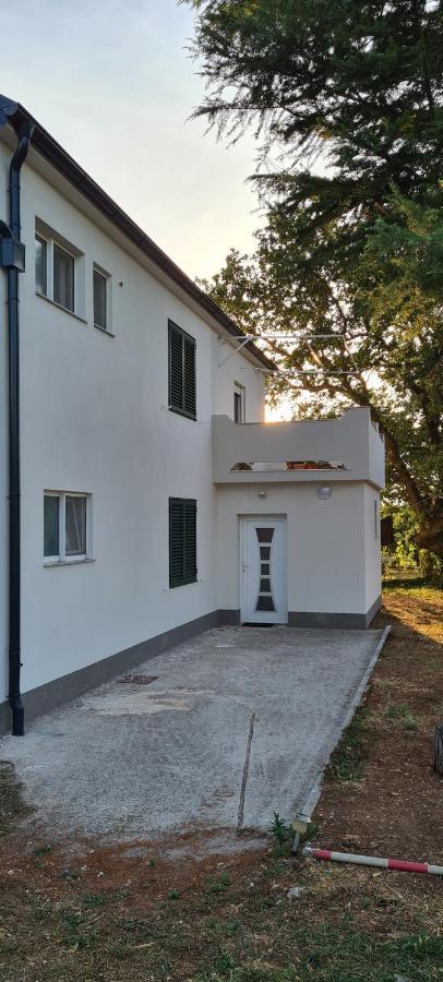 Apartment Brigitte Врси Экстерьер фото